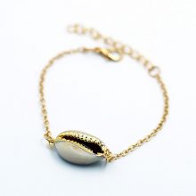 Stylish Link Chain Bracelet with Seashell Pendant